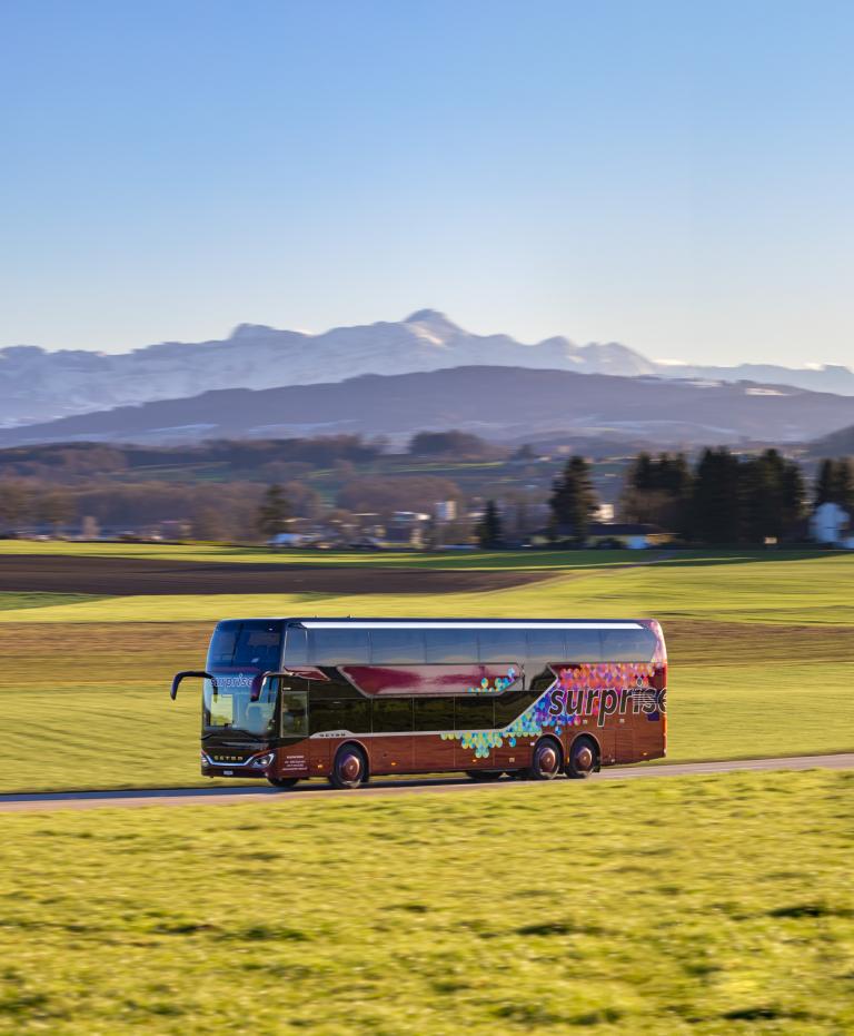 Reisecar Surprise mit Säntismassiv